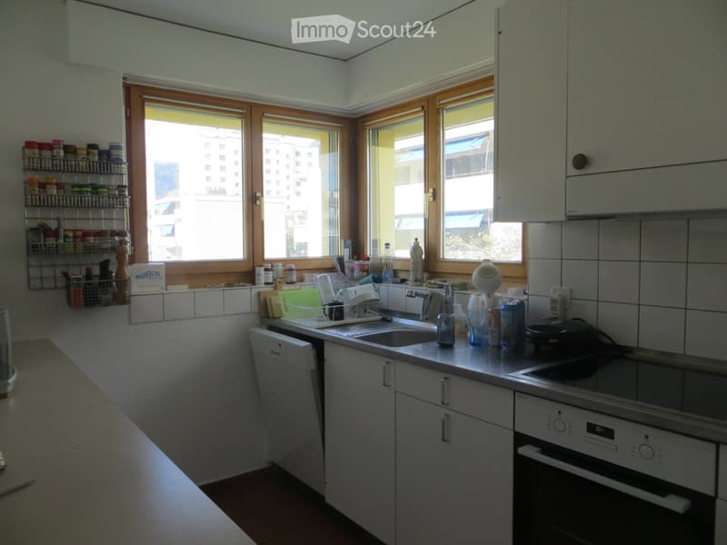 Günstige 3.5-Zimmerwohnung mit Balkon in Domat/Ems (2)