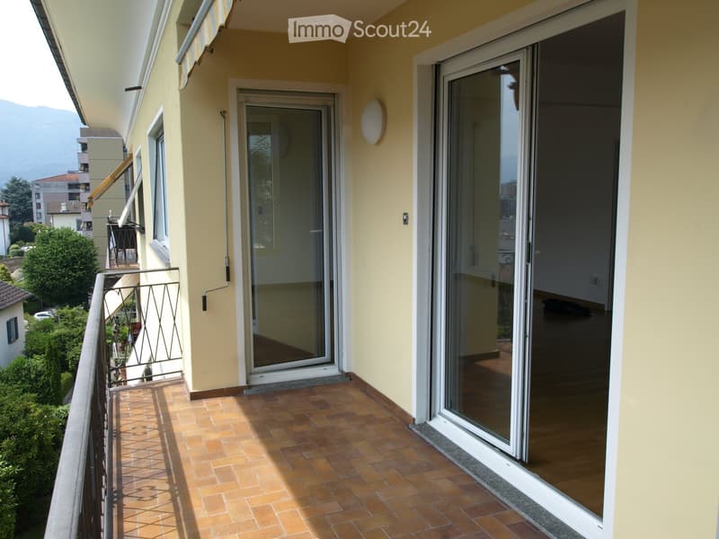 Affitto 2.5 locali al 2. piano zona tranquilla e vista lago (10)