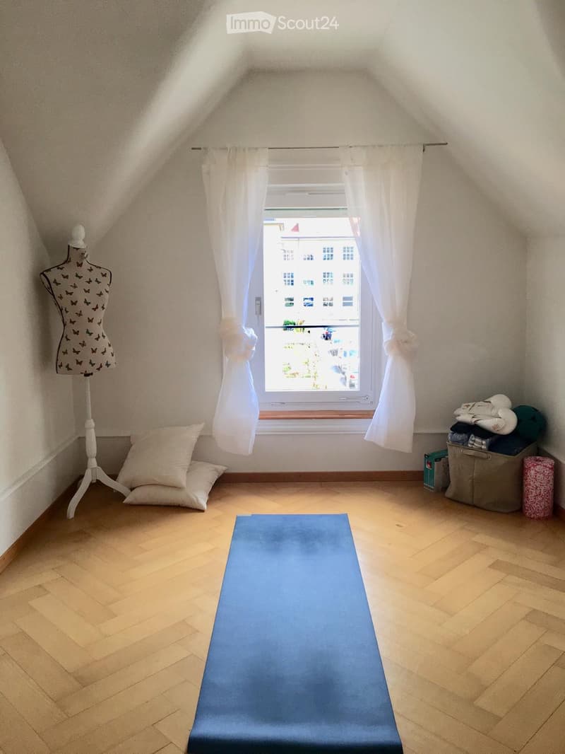 Charmante 3 Zimmer Wohnung mit lichtdurchfluteter Mansarde (3)