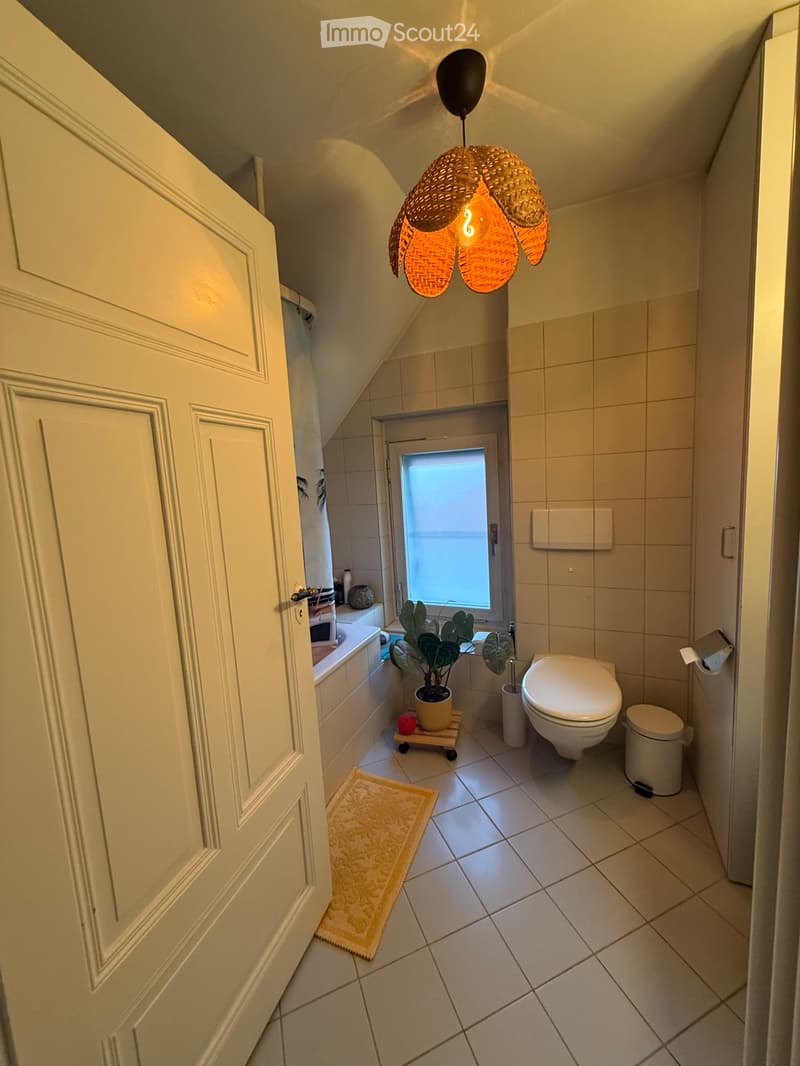 Charmante 3 Zimmer Wohnung mit lichtdurchfluteter Mansarde (4)
