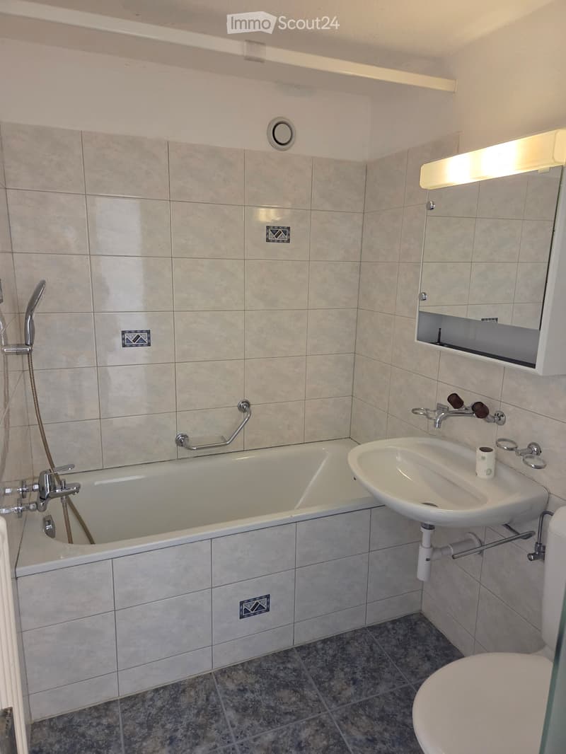 2.5 Zimmer Wohnung mit eigener Waschmaschine zu vermieten (2)