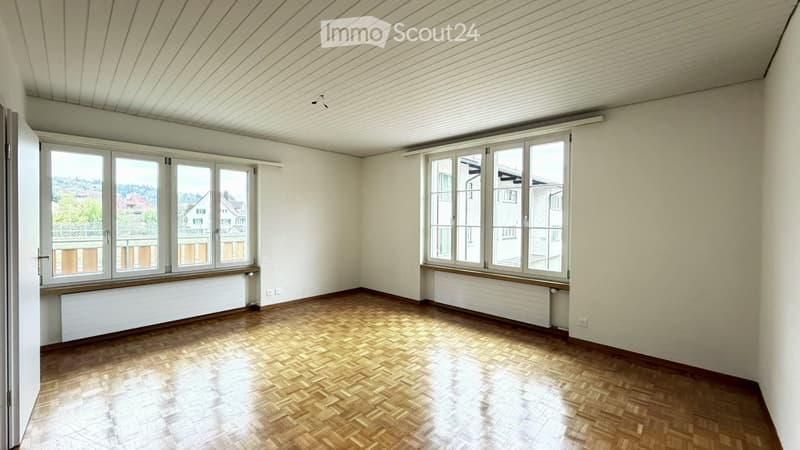 Grosszügige 4.5 Zimmer-Wohnung mit sonniger Terrasse (2)