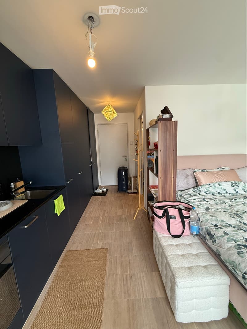 Roommate welcome (lady) (1)