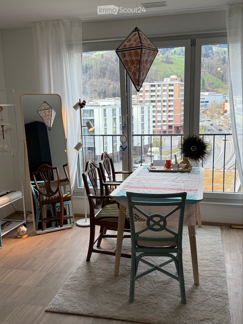 Roommate welcome (lady) (2)