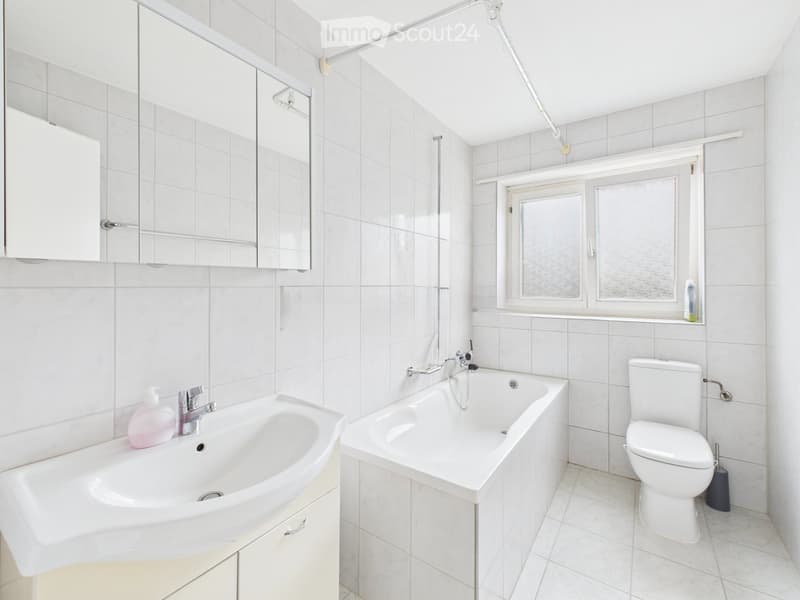 Attraktive 3.5-Zimmer-Wohnung mit 79.3 m2 in Full-Reuenthal (1)