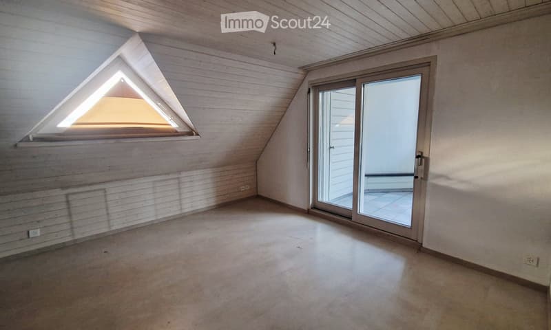 Spezielle Dachgeschosswohnung zu vermieten (2)