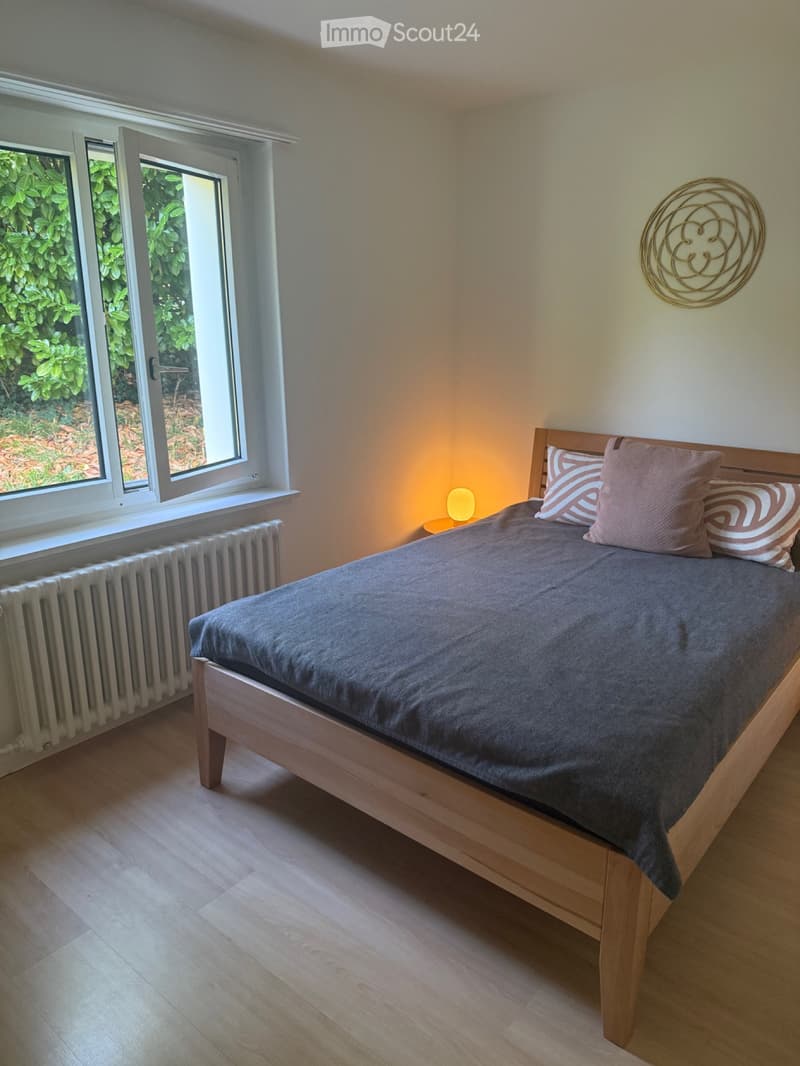 Möblierte 3.5-Zimmer-Wohnung mit Garten in Zumikon (2)