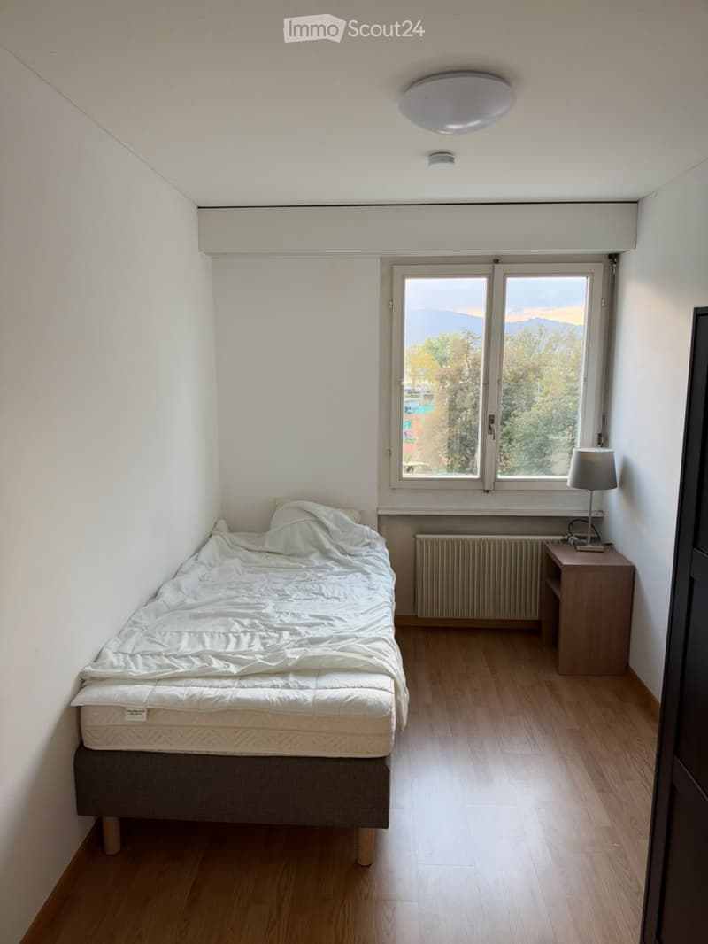 Zimmer in Studentenhaus per 1. November (1)