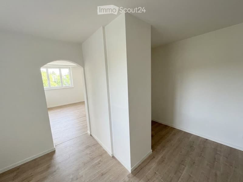 Gemütliche 2-Zimmer-Dachwohnung in Bottmingen per 01.12.2026 (2)