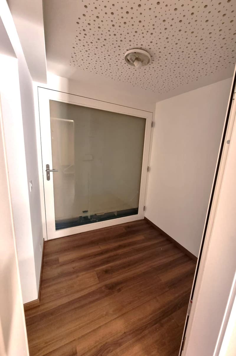 Top-Lage in Wädenswil: Flexibles Ladenlokal mit Teilungsoption (9)