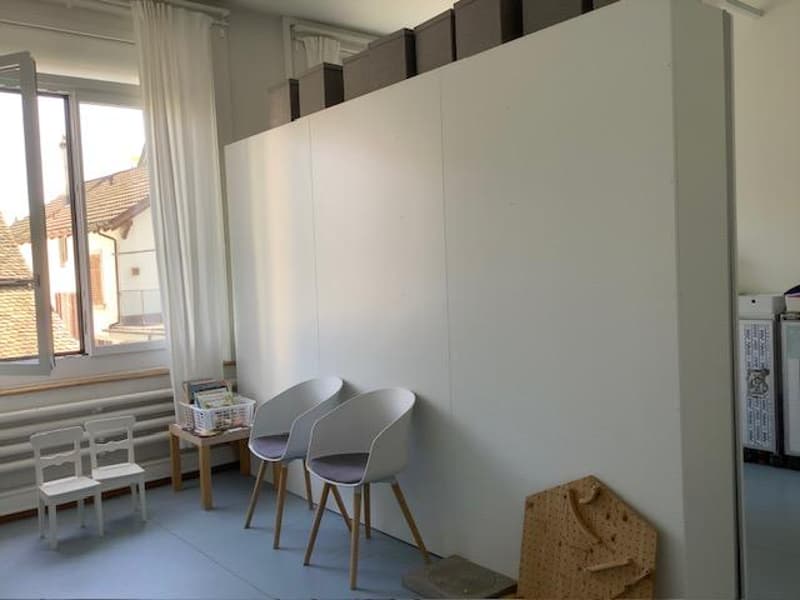 Im Zentrum von Wädenswil: attraktive und grosszügige Räumlichkeiten in Nachmiete zu vergeben. (4)