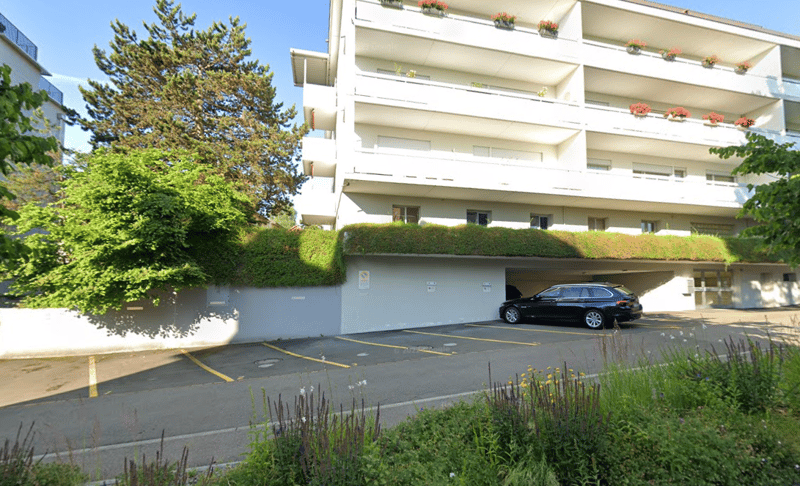 Zentraler Parkplatz in Thalwil nur 2 Minuten vom Bahnhof entfernt (1)
