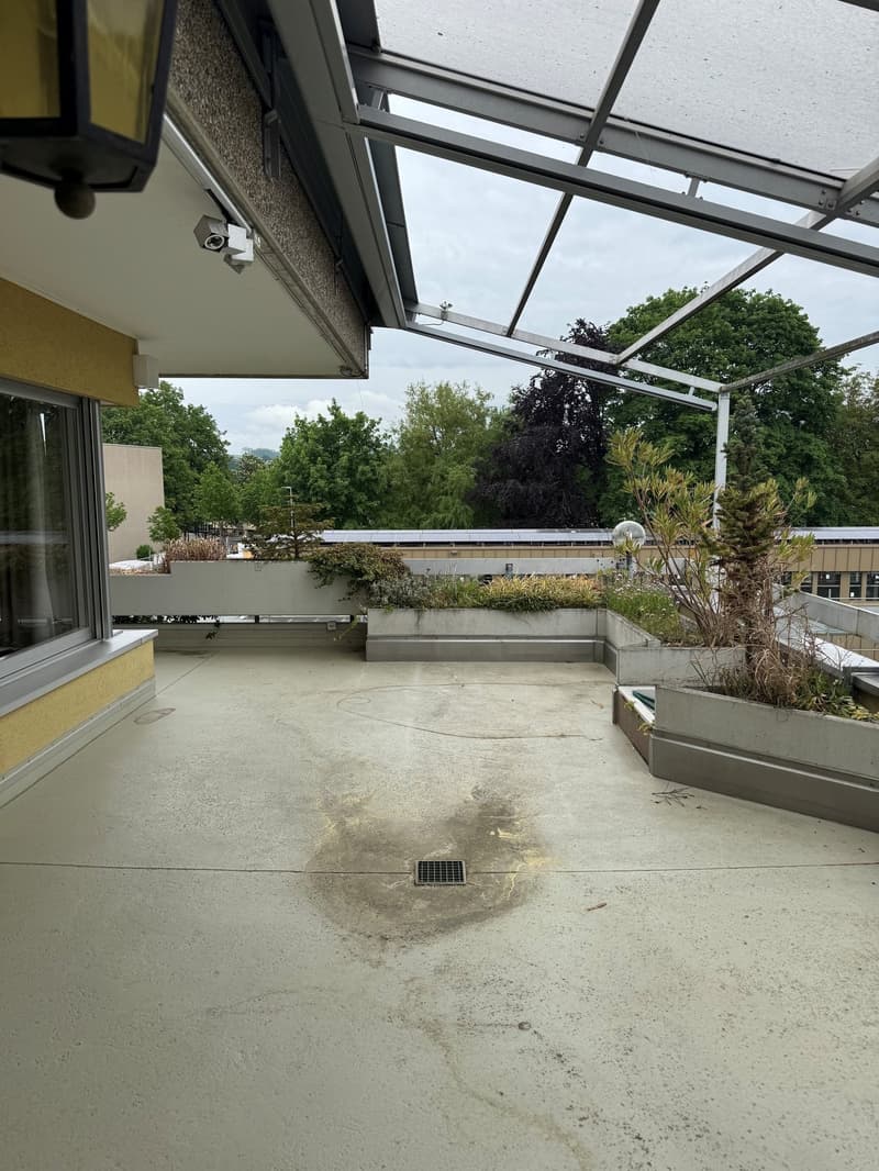 Spacious 5.5-room attic apartment with a lovely view in Kleindöttingen (3)