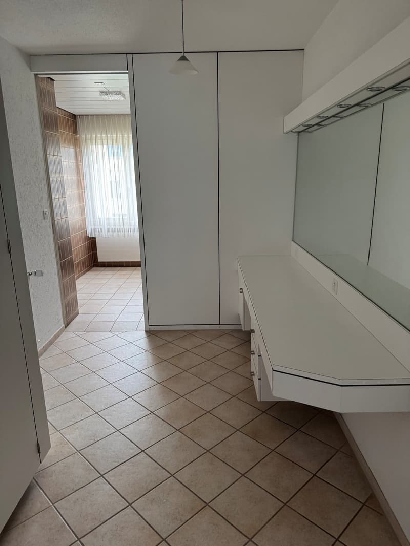 Spacious 5.5-room attic apartment with a lovely view in Kleindöttingen (6)
