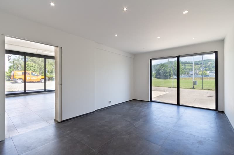 Versatile retail space in a central and highly visible location (7)