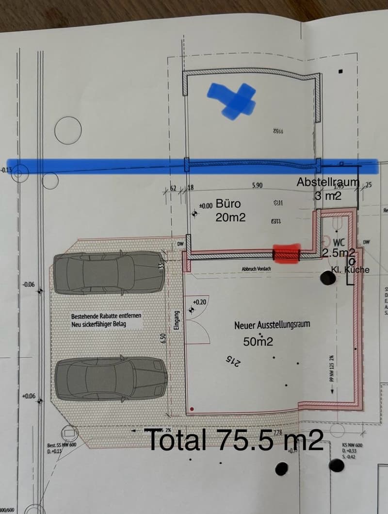 Versatile retail space in a central and highly visible location (11)