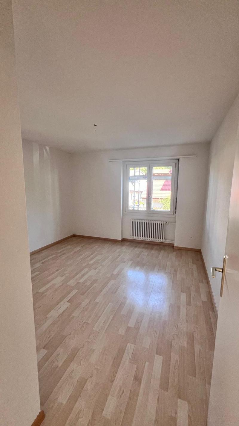 Moderne 4.5-Zimmer-Wohnung mit Balkon in ruhiger Lage in Leuggern (10)