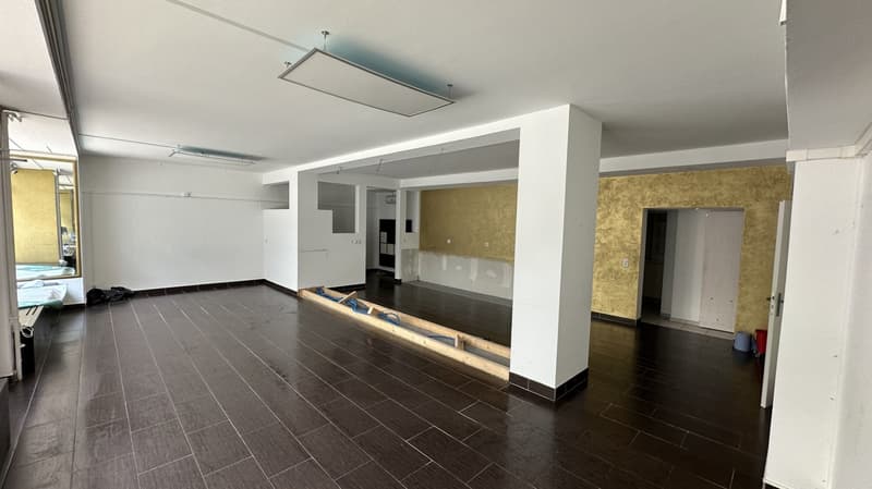 Empty room, with white walls and a wooden floor