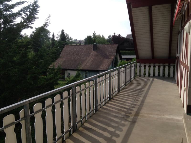 Charmant appartement maisonnette de 5,5 pièces à Neerach – Situation calme avec une vue magnifique (2)
