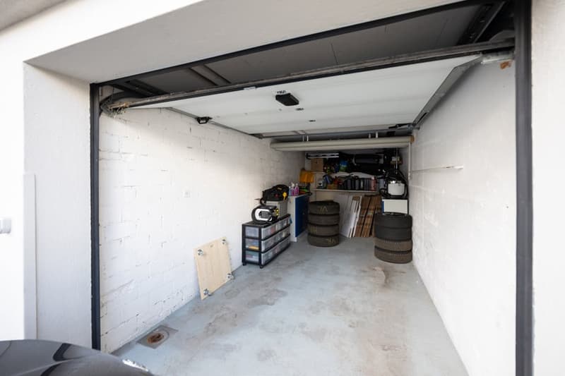 Geräumige Garage / Parkierung vor der Garage möglich