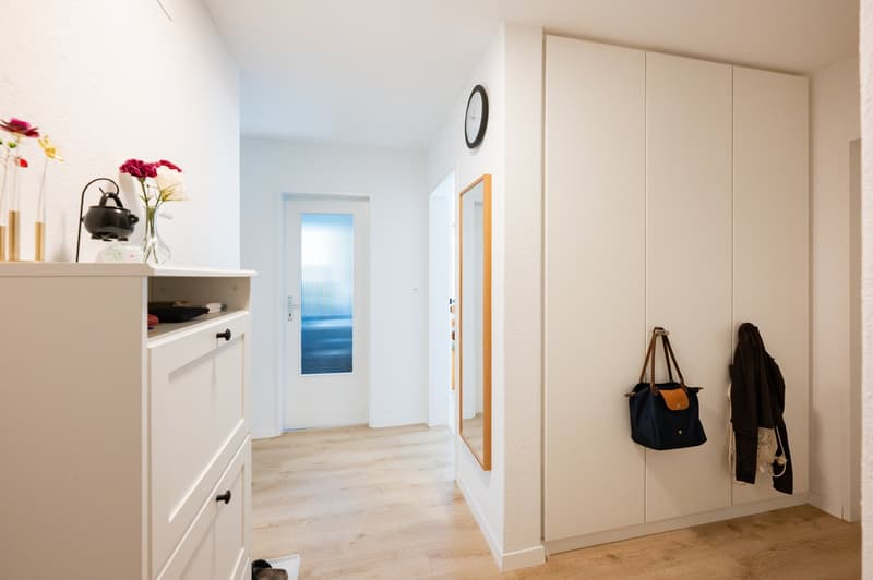 Charmante 3.5-Zimmer-Dachwohnung mit Balkon und Bergblick in Davos Platz (3)
