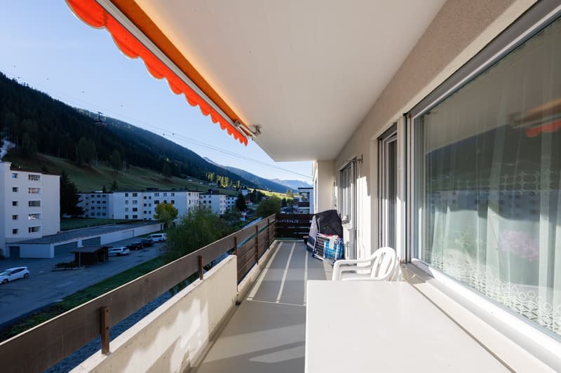 Charmante 3.5-Zimmer-Dachwohnung mit Balkon und Bergblick in Davos Platz (16)
