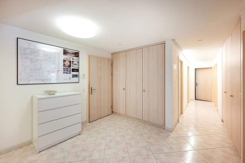 Moderne 5.5-Zimmer Gewerbefläche an der Mattastrasse 9 in Davos Platz (4)