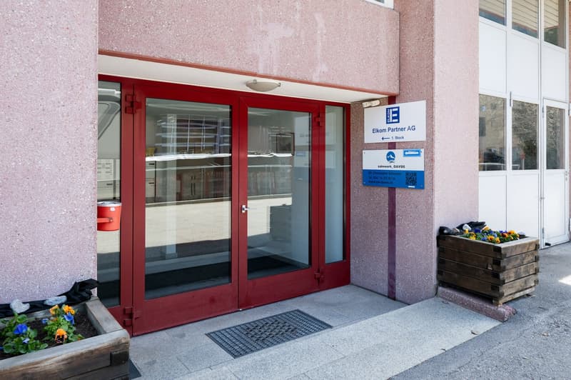 Moderne 5.5-Zimmer Gewerbefläche an der Mattastrasse 9 in Davos Platz (3)
