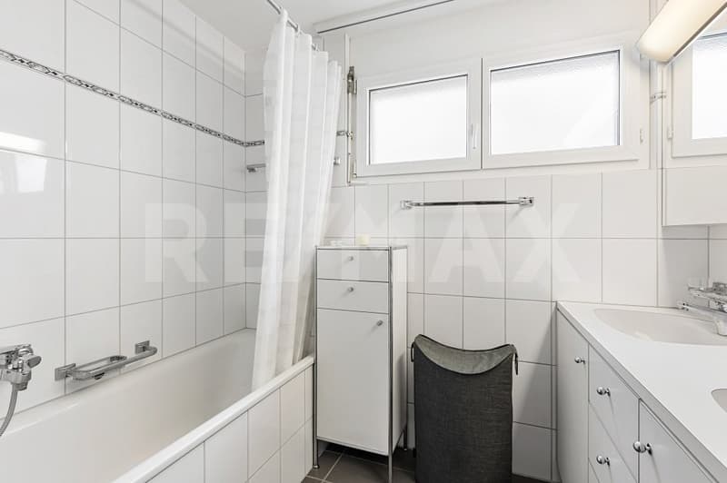 Spacious 4.5(-5.5)-room apartment on the 2nd floor with a view (11)