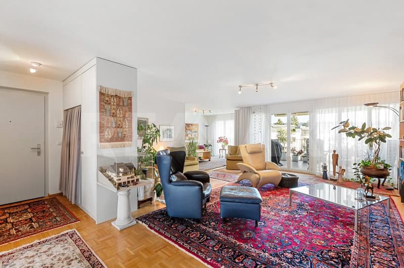Spacious 4.5(-5.5)-room apartment on the 2nd floor with a view (3)