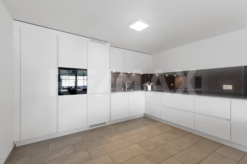 Spacious 4.5-room owner-occupied apartment in a central residential area (8)