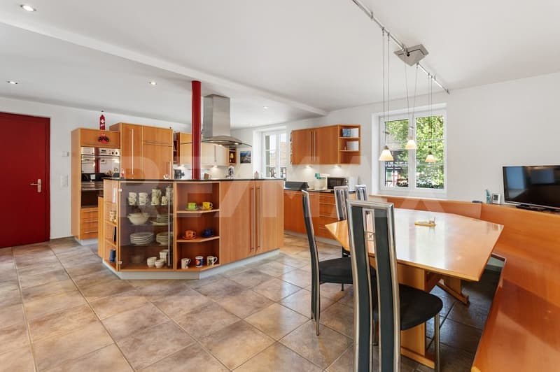 Nature-oriented 6.5-room single-family house with a lot of surrounding space (5)