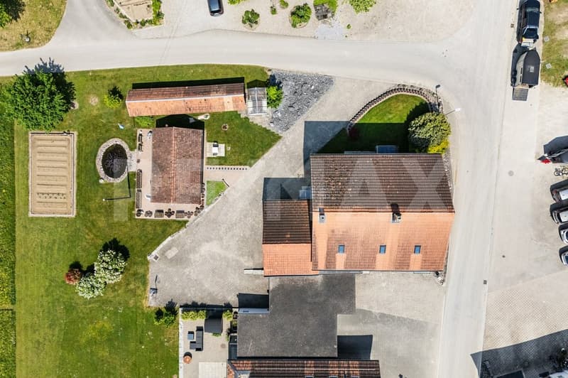 Nature-oriented 6.5-room single-family house with a lot of surrounding space (12)