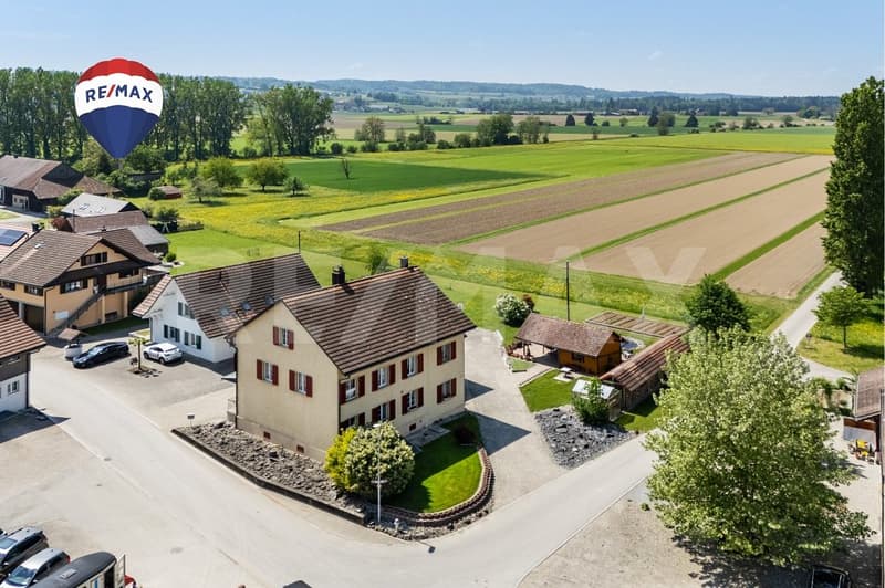 Nature-oriented 6.5-room single-family house with a lot of surrounding space (1)