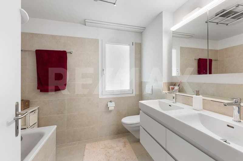 Newly valued 5.5-room semi-detached house in a quiet location (9)