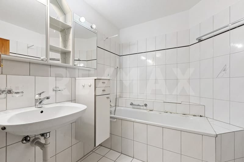 Charming 4.5-room attic apartment with sunny balcony and panoramic view (11)