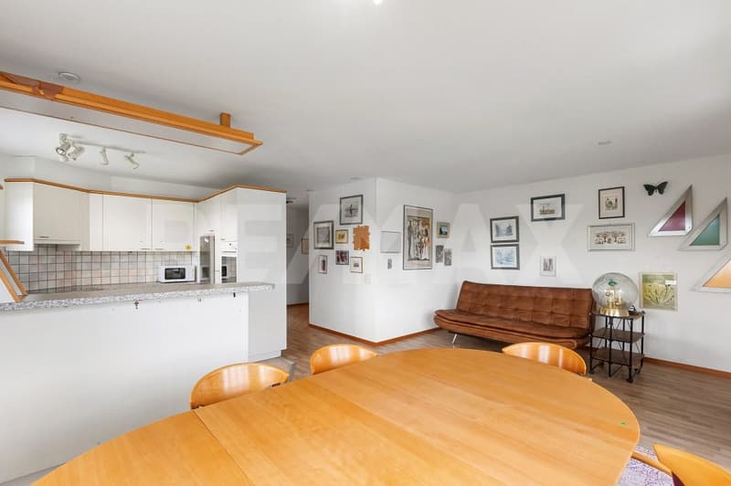 Charming 4.5-room attic apartment with sunny balcony and panoramic view (6)