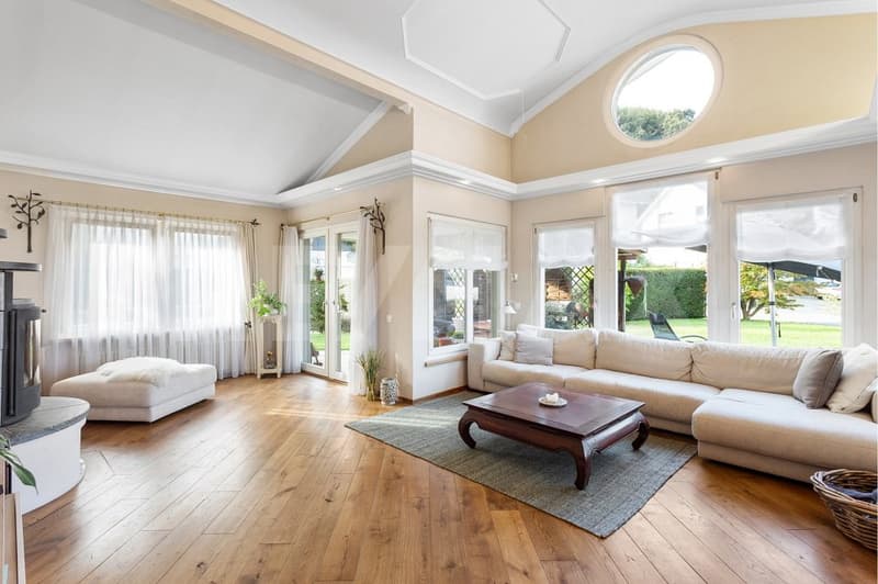 Grande casa familiare con vista panoramica, appartamento e potenziale di sviluppo (2)