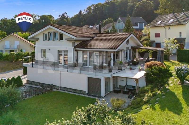 Grande casa familiare con vista panoramica, appartamento e potenziale di sviluppo (1)