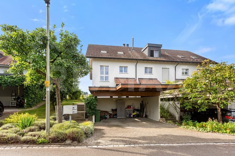 5.5-Zimmer-Reiheneckhaus mit viel Privatsphäre und Weitblick (2)