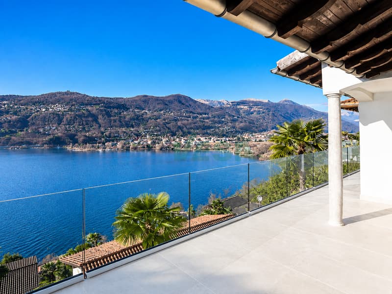 Splendido attico di 4,5 locali con spettacolare vista lago (8)
