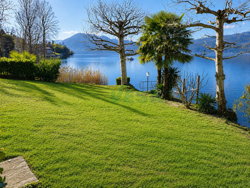 Splendido attico di 4,5 locali con spettacolare vista lago (10)