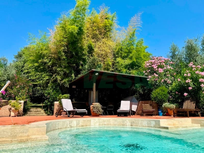 Wonderful property on the edge of beautiful San Gimignano, Tuscany (5)