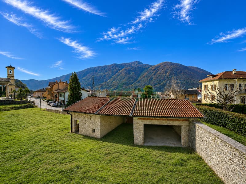 Bel terreno edificabile in splendida posizione tranquilla e soleggiata (4)