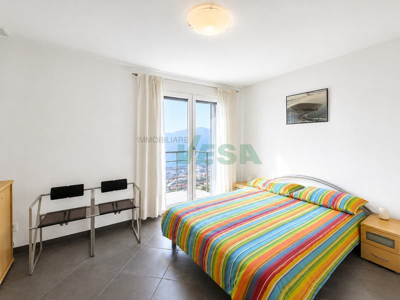 Moderna e luminosa villa mono-bifamiliare con splendida vista aperta (11)