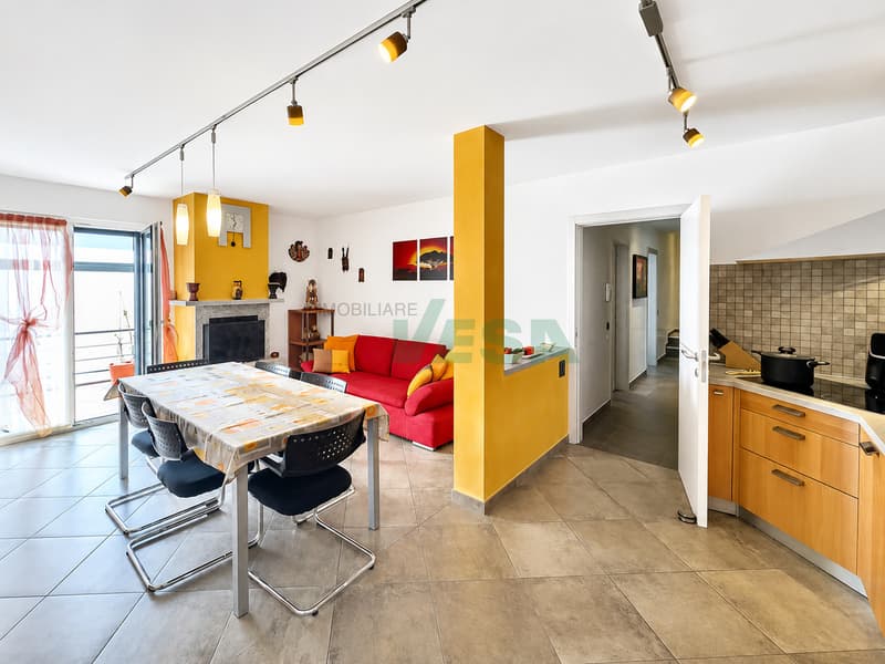 Moderna e luminosa villa mono-bifamiliare con splendida vista aperta (8)