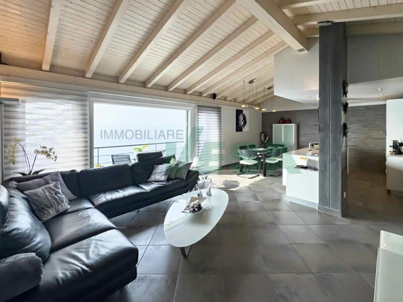 Moderna e luminosa villa mono-bifamiliare con splendida vista aperta (4)