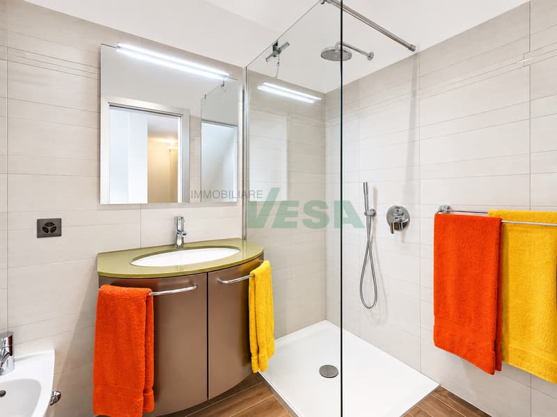Moderna e luminosa villa mono-bifamiliare con splendida vista aperta (9)