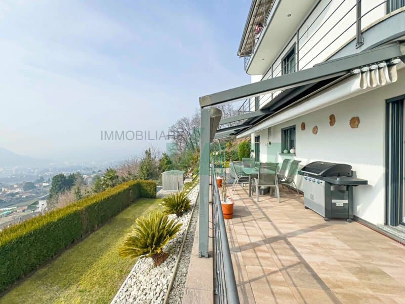 Moderna e luminosa villa mono-bifamiliare con splendida vista aperta (3)