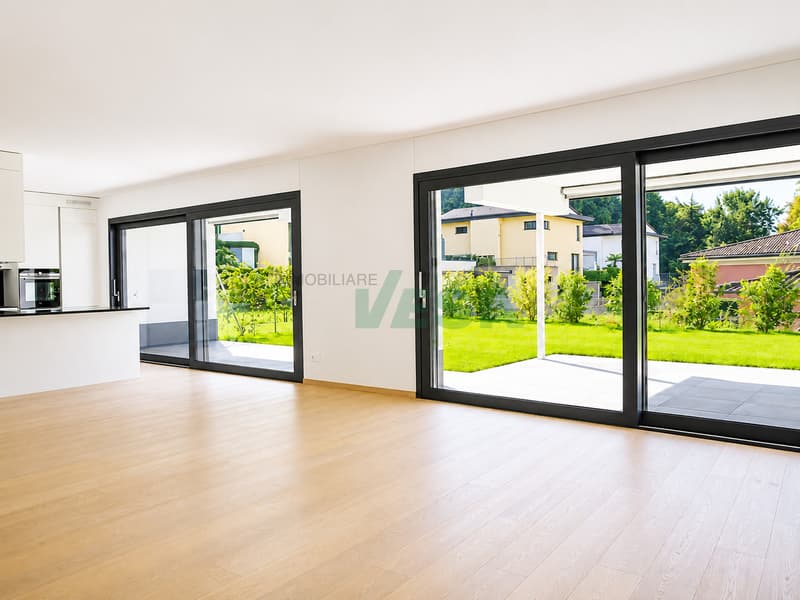 Moderno appartamento 4,5 locali con bella terrazza e giardino privato (3)